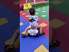 کودکان با ماشین سفر می کنند