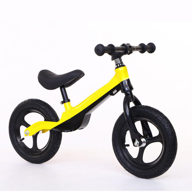 Compact Trendy 12 Inch Wheel Balance Bike Magnesium Alloy Frame